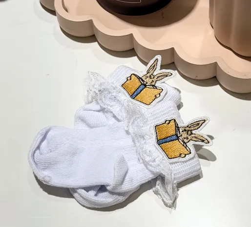 Coelhinho leitor — Deca Leca